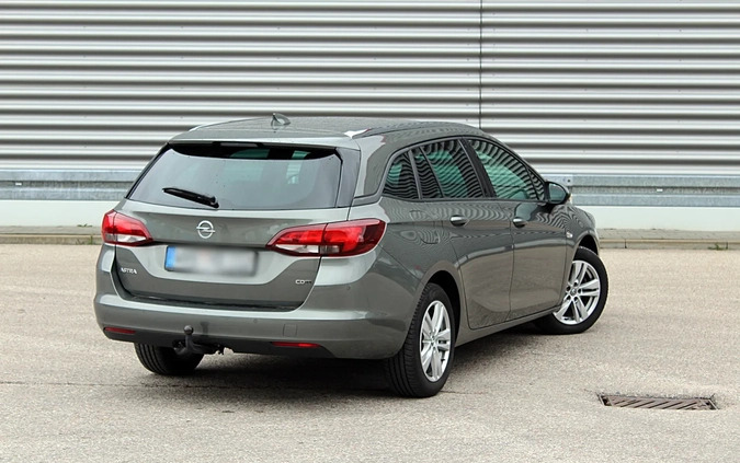 Opel Astra cena 34900 przebieg: 145000, rok produkcji 2018 z Chełmża małe 497